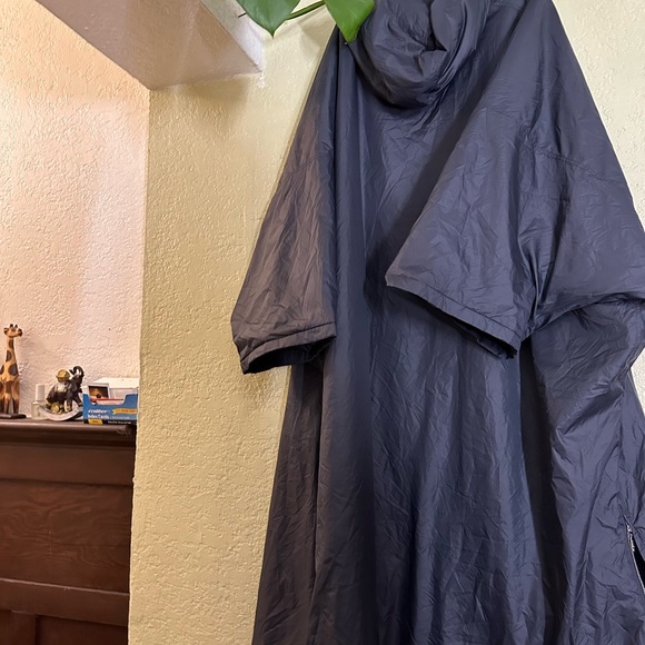 Raining long coats 🧥 - Picture 12 of 14